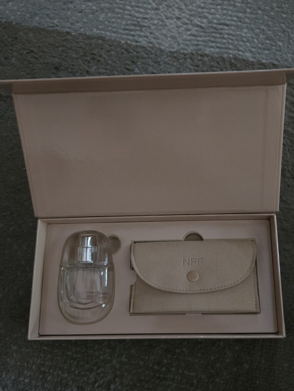 No Fragrance Frangrance With Travel Pouch in Box
